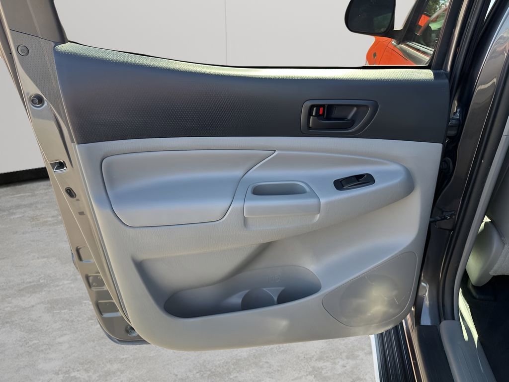 Used 2013 Toyota Tacoma PreRunner w/ TRD Sport Pkg image 16