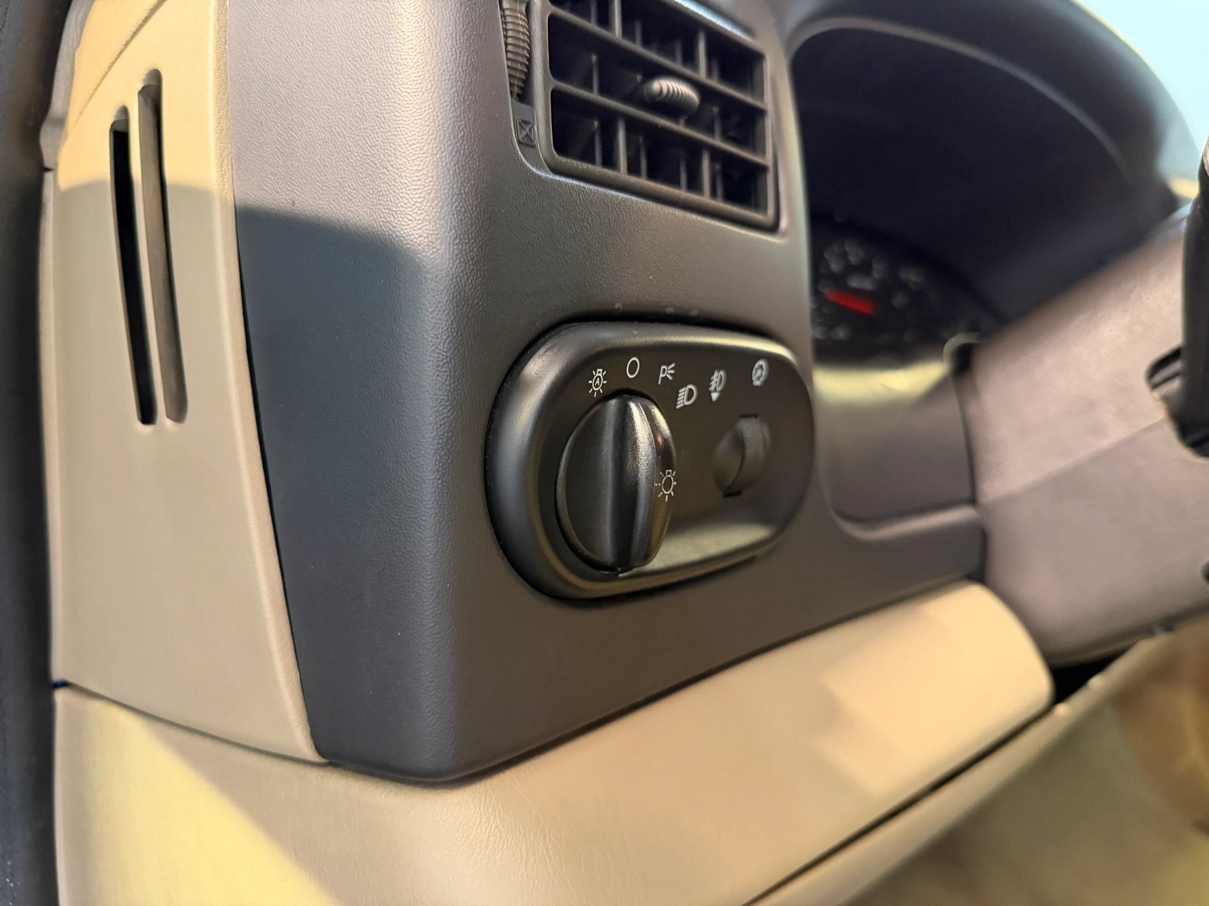 Used 2005 Ford Excursion Limited AWD/4WD image 11