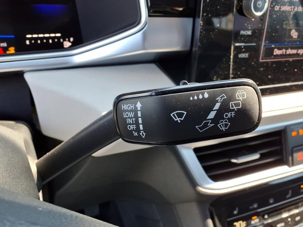 Used 2025 Volkswagen Taos SE AWD/4WD image 22