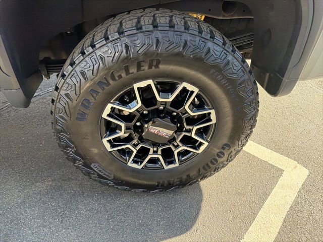 Used 2025 GMC Sierra 2500 AT4X w/ Snow Plow Prep/Camper Package image 28