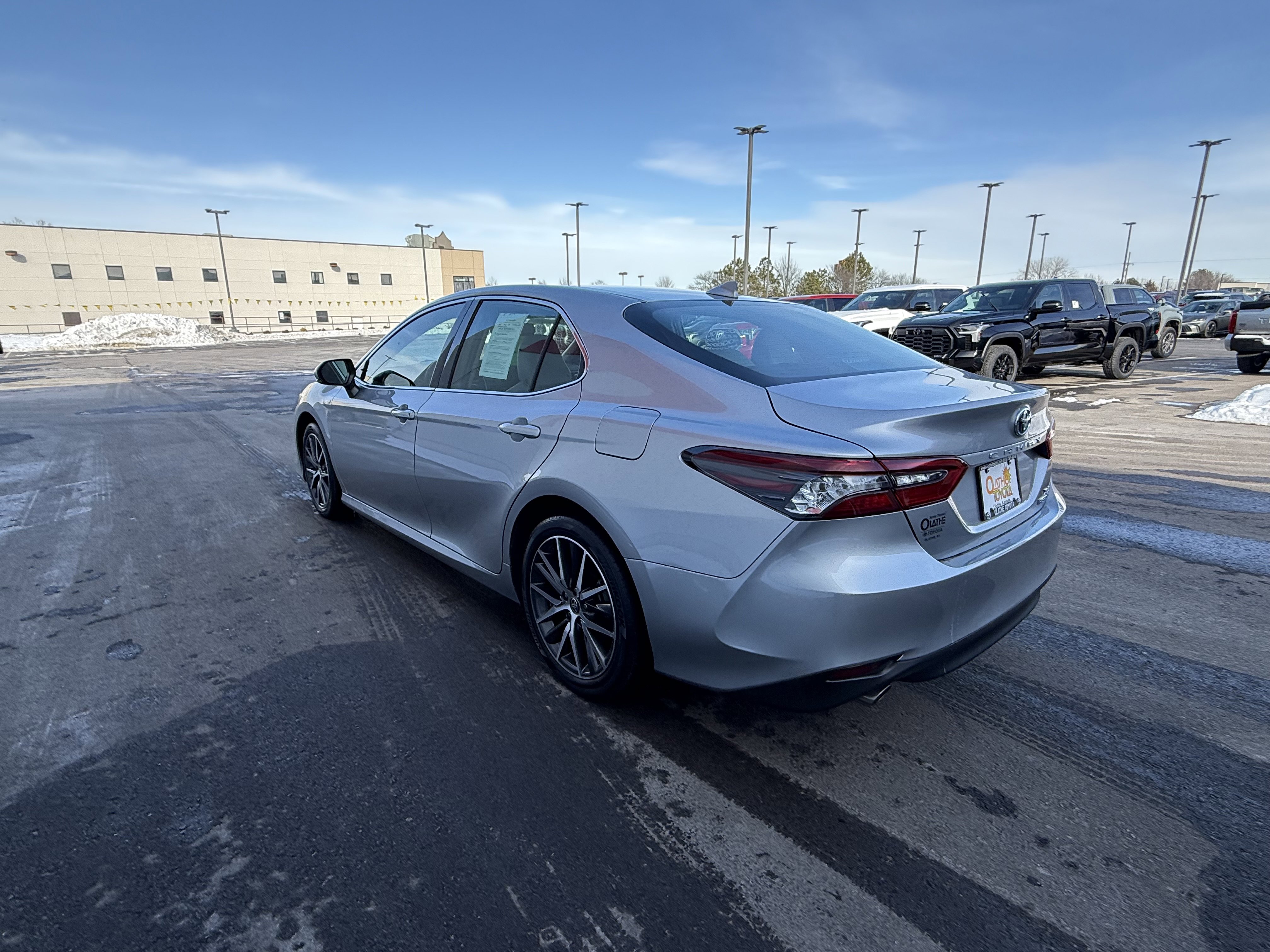 Certified 2021 Toyota Camry XLE w/ Cold Weather Package image 5