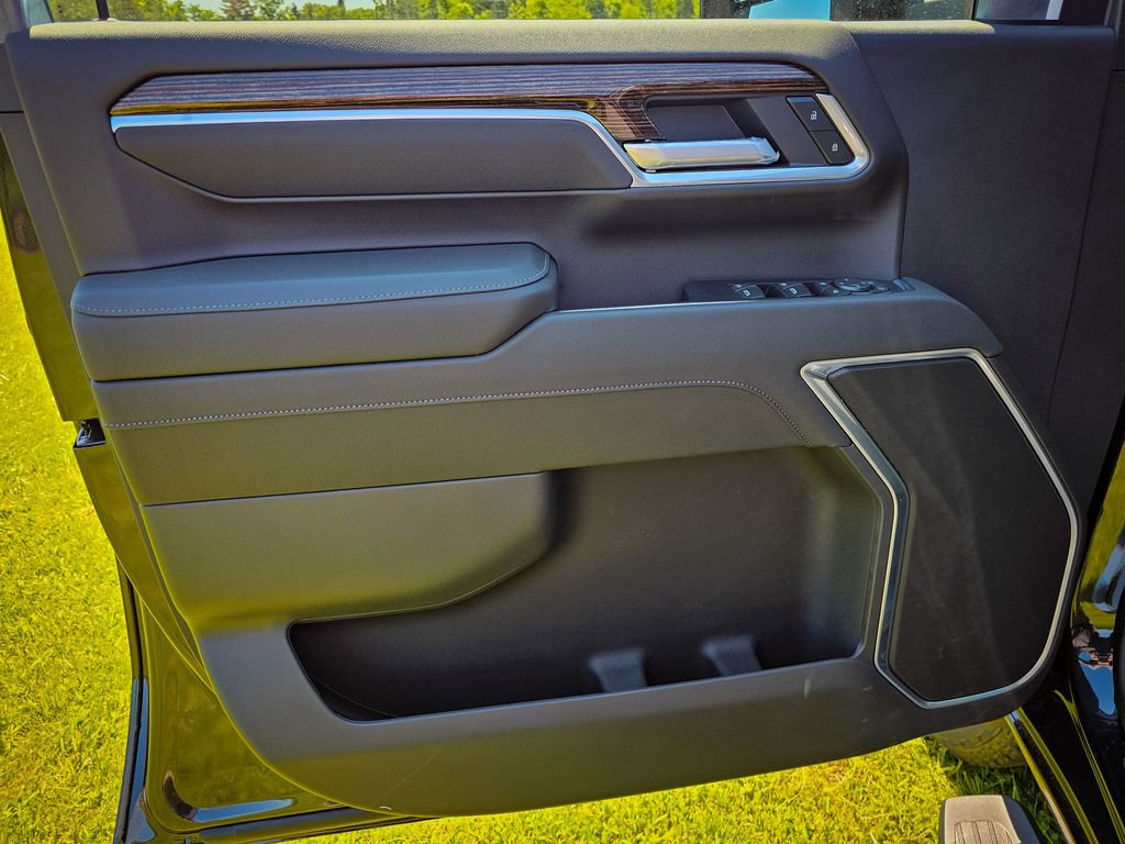 New 2026 GMC Sierra 2500 SLE w/ SLE Value Package; AWD/4WD image 10