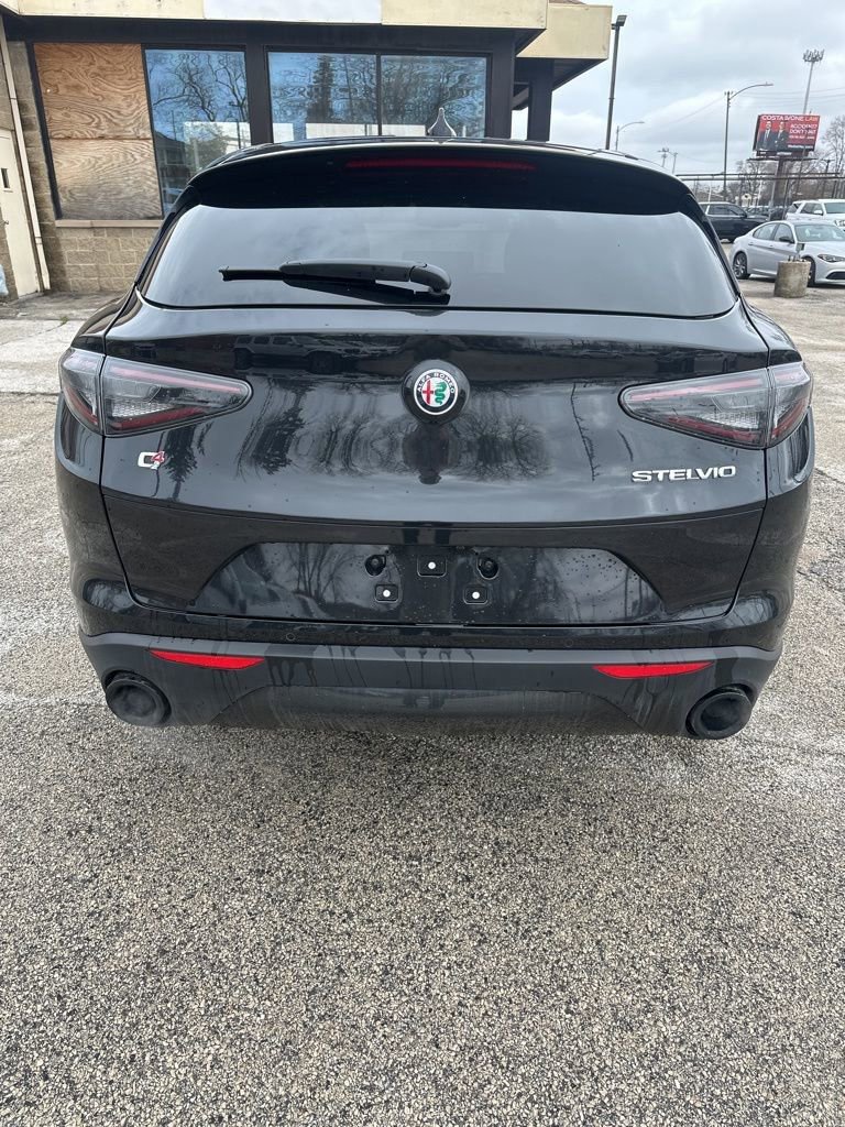 Used 2024 Alfa Romeo Stelvio Sprint image 3