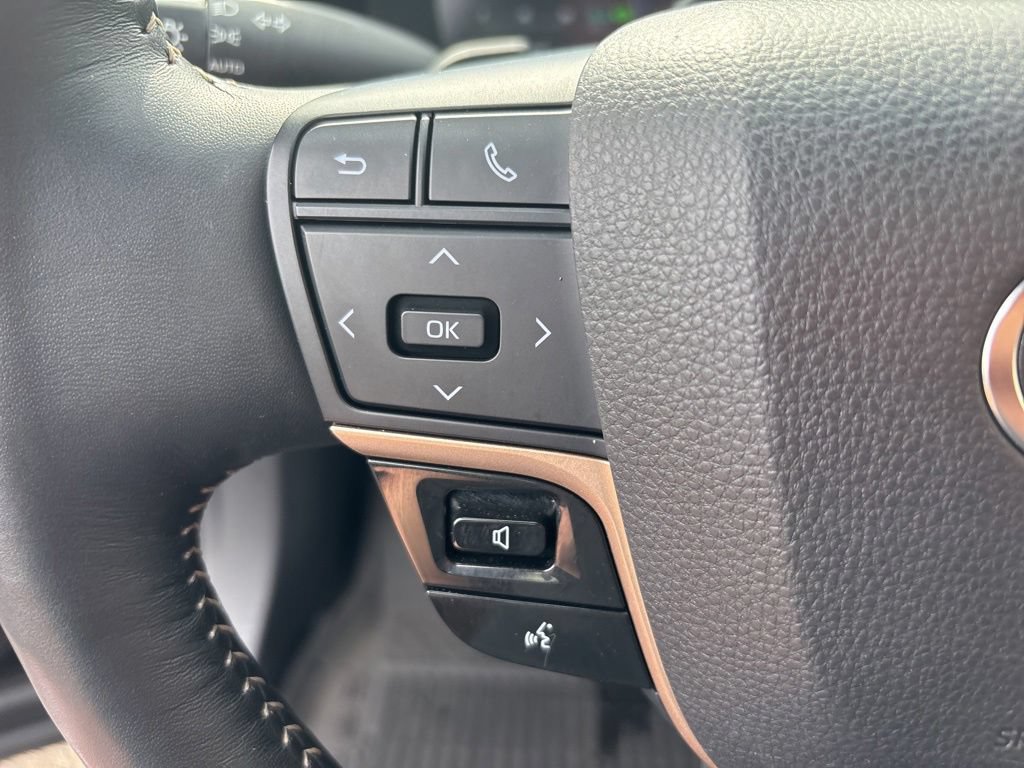 Used 2025 Toyota Crown Signia w/ Advanced Technology Package AWD/4WD image 20