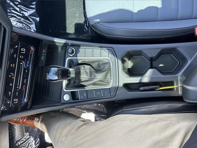 New 2025 Volkswagen Jetta SE FWD image 16