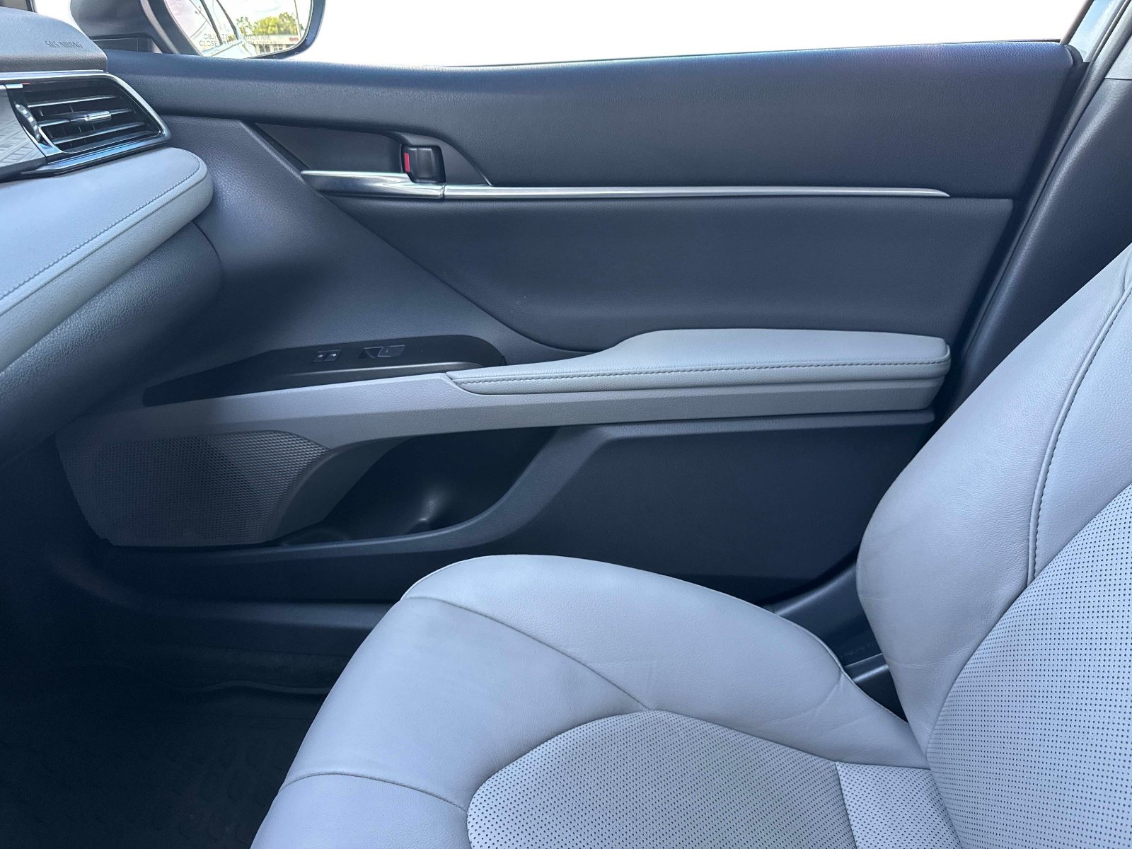 Used 2022 Toyota Camry XLE FWD image 22