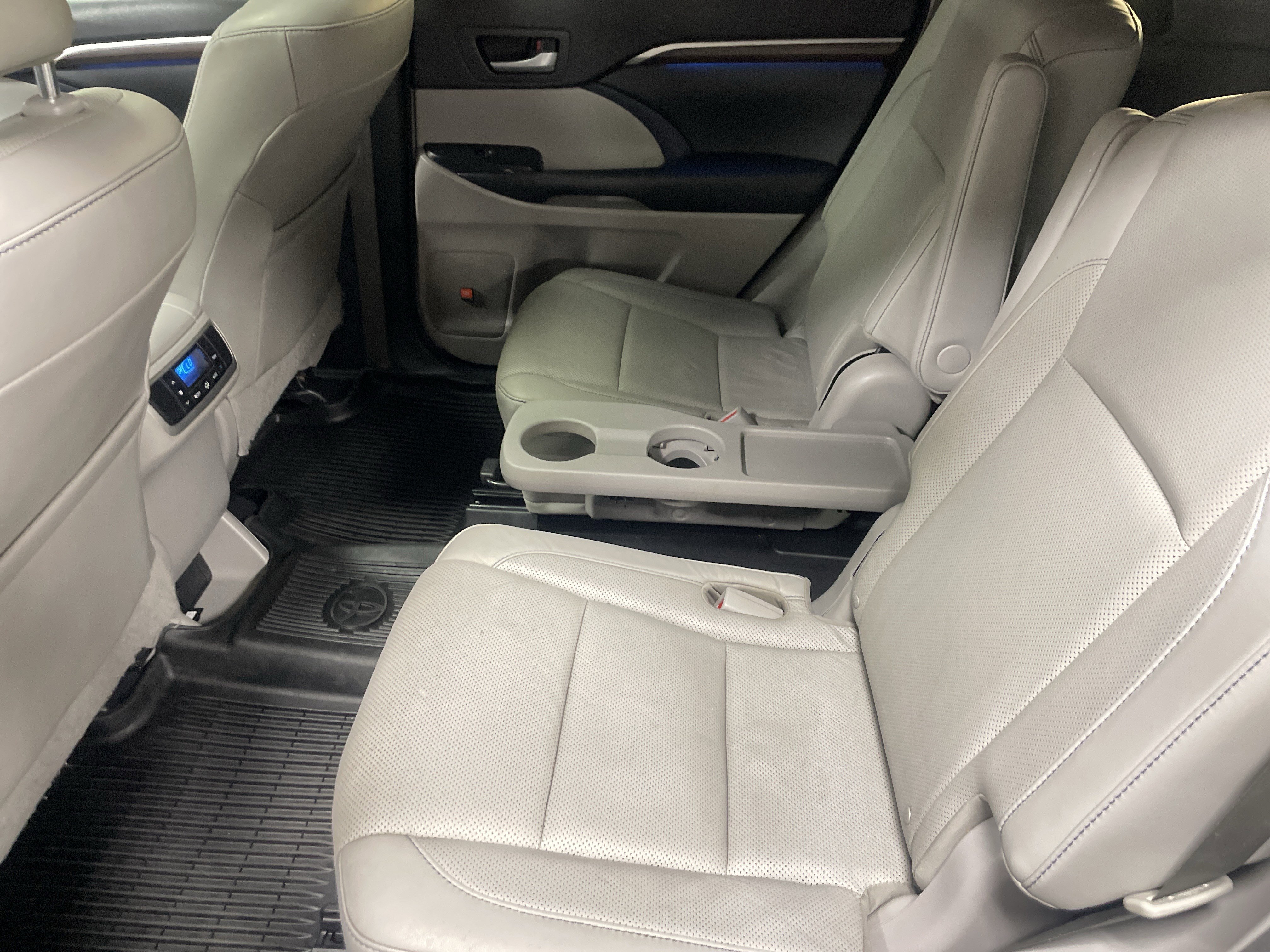 Used 2016 Toyota Highlander Limited FWD image 32