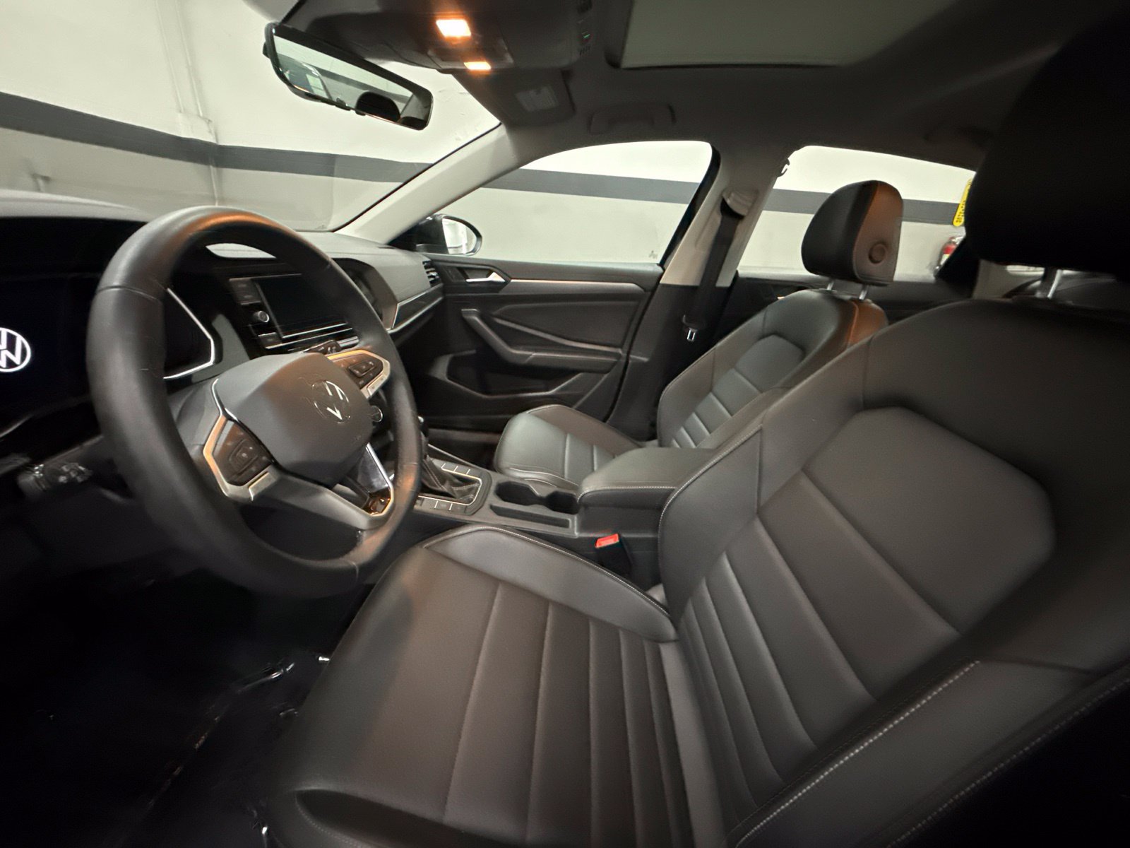 Used 2022 Volkswagen Jetta SE w/ Panoramic Sunroof Package FWD image 18