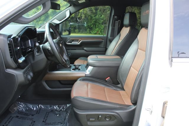 Used 2024 Chevrolet Silverado 2500 High Country w/ Z71 Off-Road Package AWD/4WD image 17