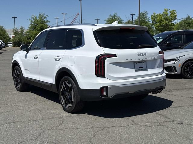 Used 2023 Kia Telluride EX w/ EX Captain's Chair Package image 4