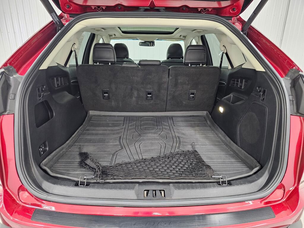 Used 2017 Ford Edge Titanium w/ Equipment Group 302A AWD/4WD image 17