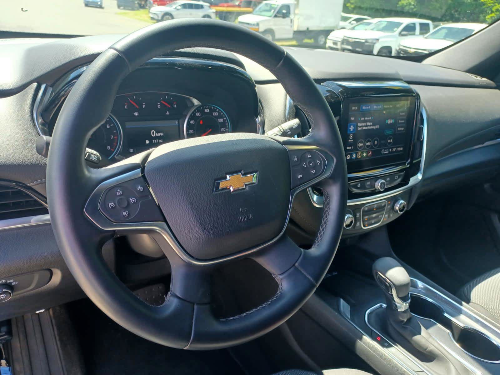 Used 2023 Chevrolet Traverse LT w/ Rear Camera Mirror Package AWD/4WD image 9