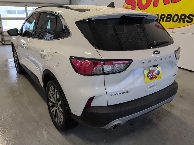 Used 2020 Ford Escape Titanium image 3