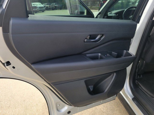Used 2025 Nissan Pathfinder SV FWD image 29