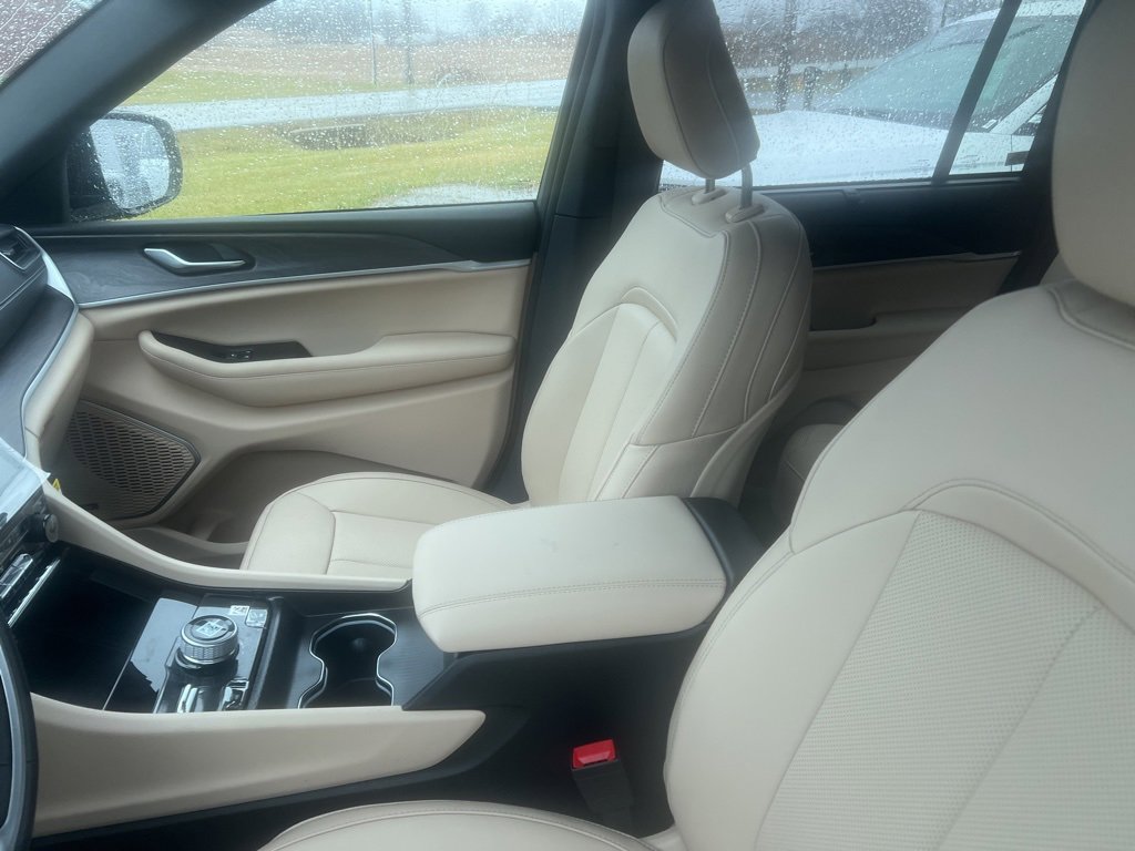 New 2024 Jeep Grand Cherokee Limited 4xe w/ Luxury Tech Group II image 13