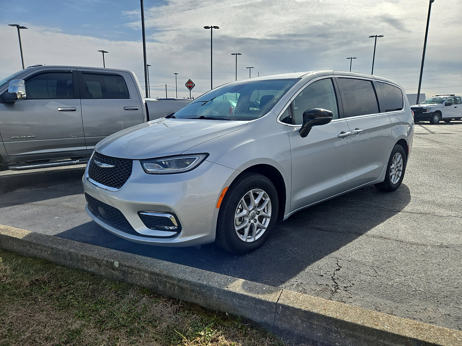 Used 2024 Chrysler Pacifica Touring-L