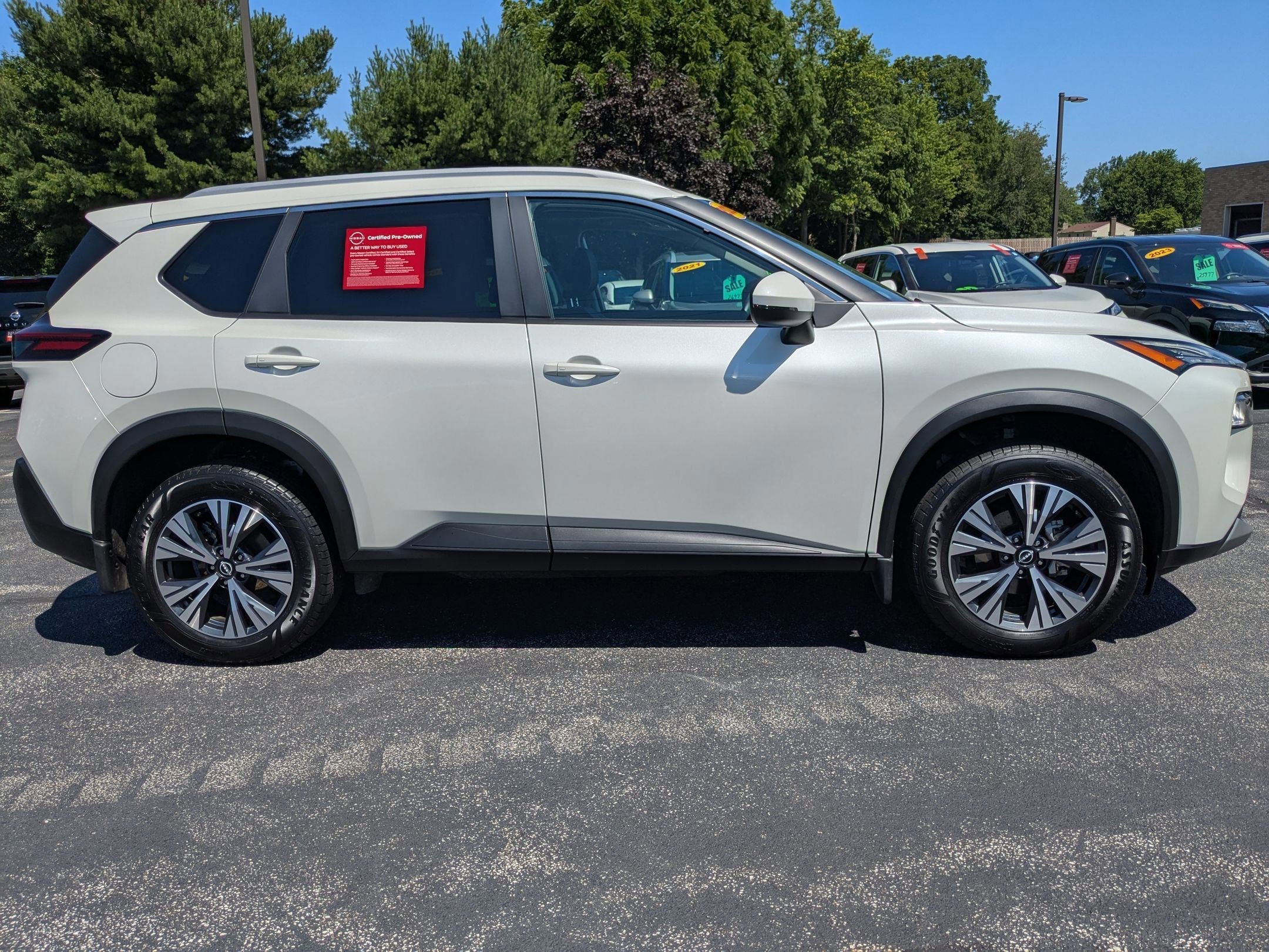 Certified 2022 Nissan Rogue SV w/ SV Premium Package image 4