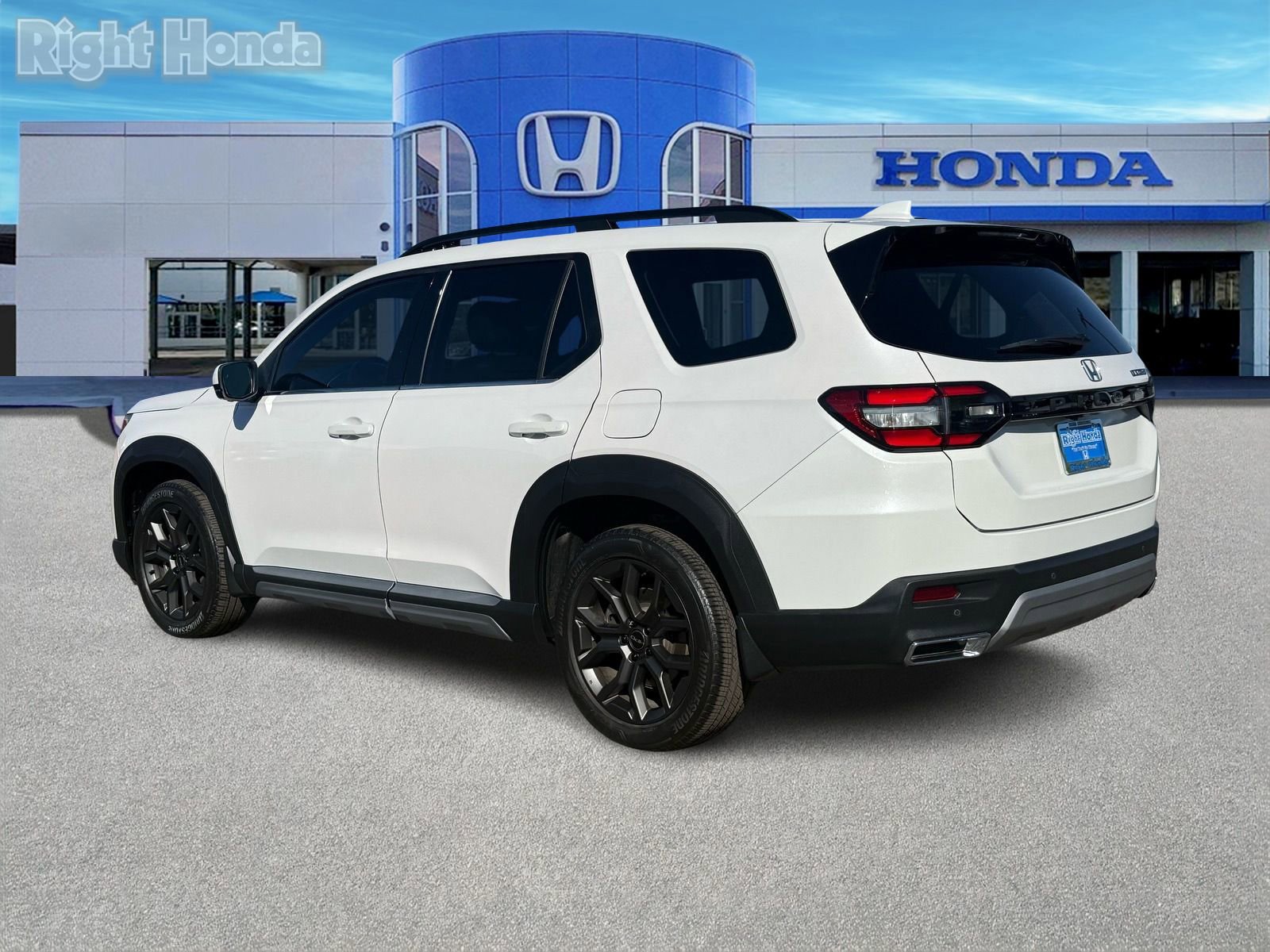 Used 2023 Honda Pilot Elite image 4