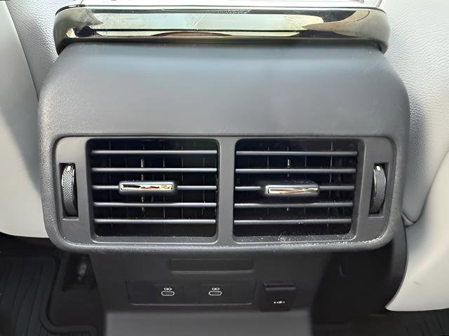 Certified 2026 Land Rover Range Rover Velar Dynamic SE image 32