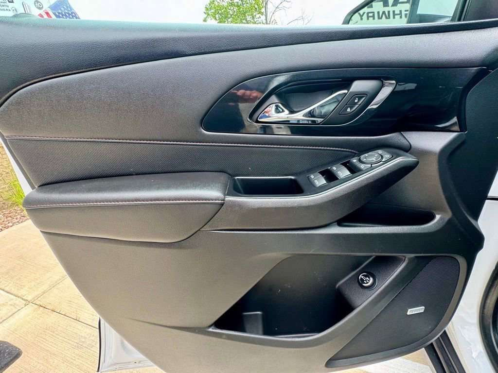 Used 2023 Chevrolet Traverse RS image 24