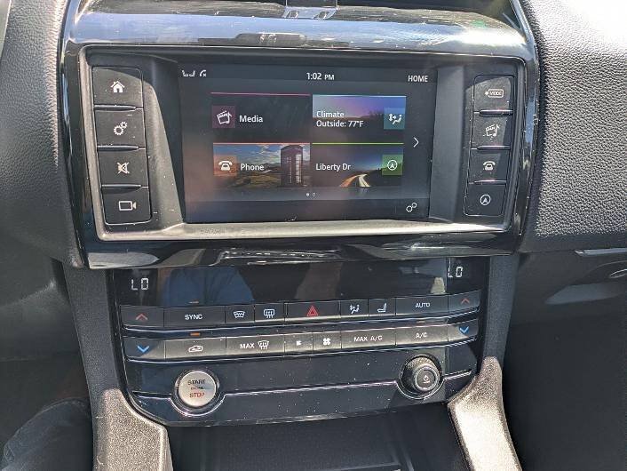 Used 2018 Jaguar F-PACE Premium AWD/4WD image 18