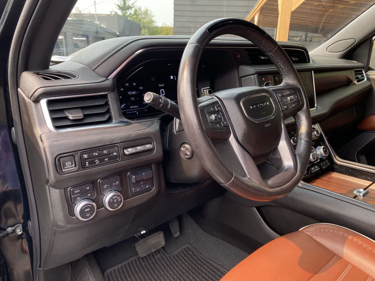 Used 2023 GMC Yukon XL Denali Ultimate AWD/4WD image 2