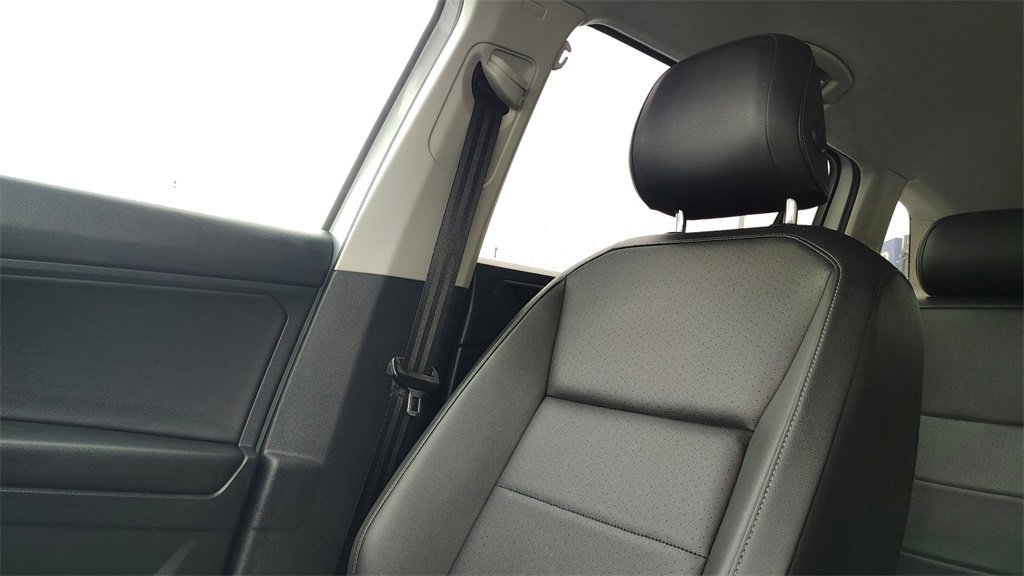 Used 2020 Volkswagen Tiguan SE image 24