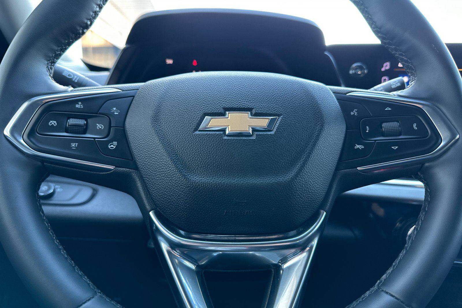 Used 2025 Chevrolet Trax LT w/ LT Convenience Package image 22