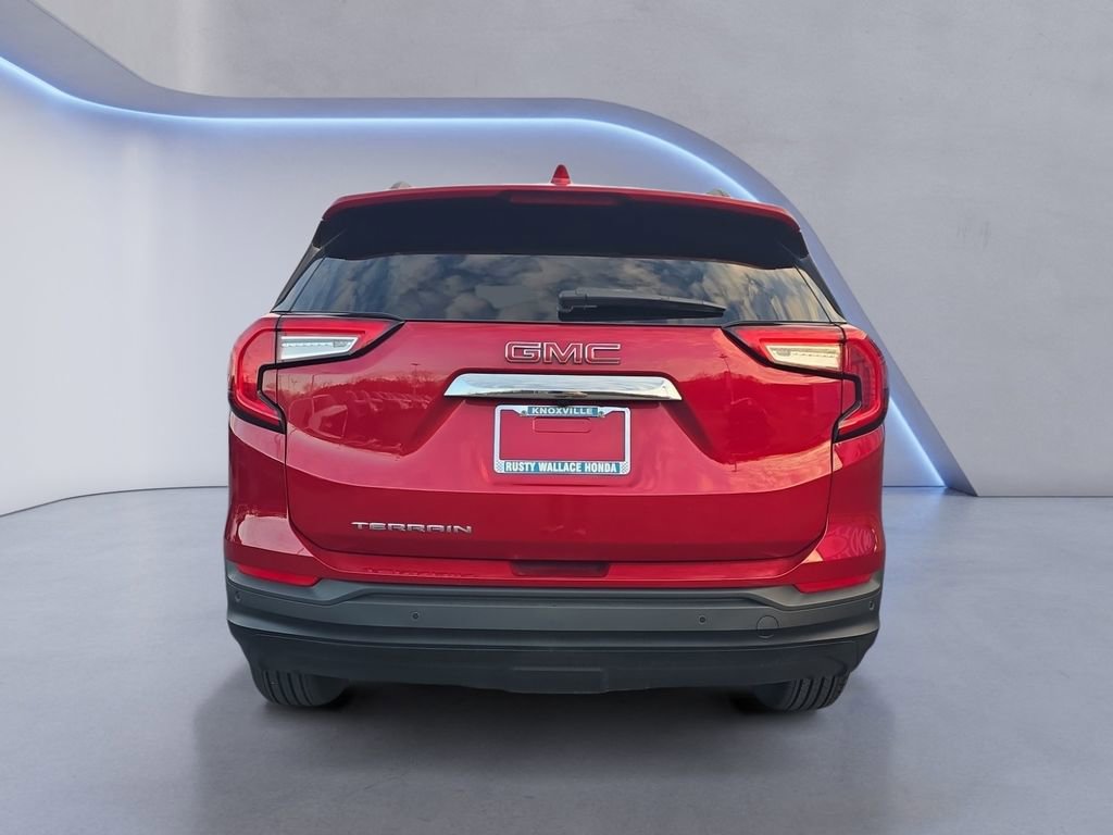 Used 2024 GMC Terrain SLE w/ Driver Convenience Package image 4