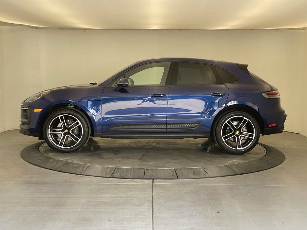 Certified 2023 Porsche Macan AWD/4WD image 2