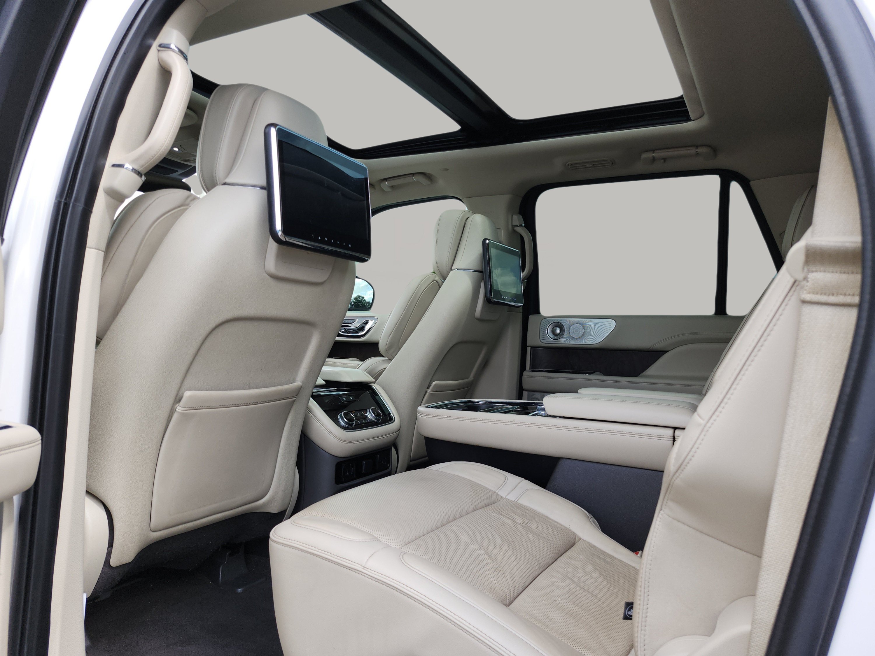 Used 2019 Lincoln Navigator L Reserve AWD/4WD image 20