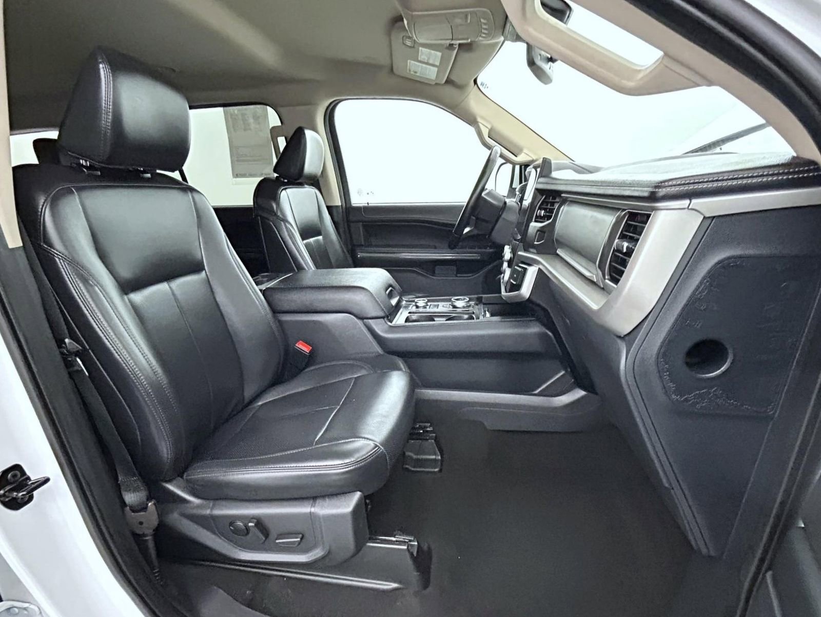 Used 2024 Ford Expedition XLT image 15