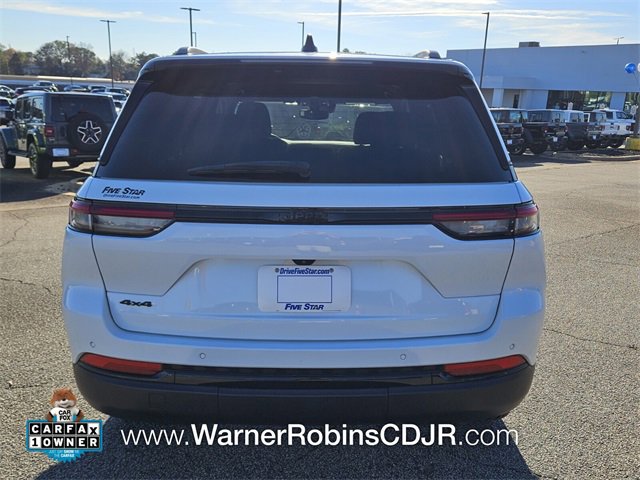 Used 2024 Jeep Grand Cherokee Altitude image 10