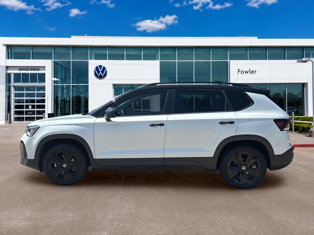 Used 2025 Volkswagen Taos SE FWD image 4