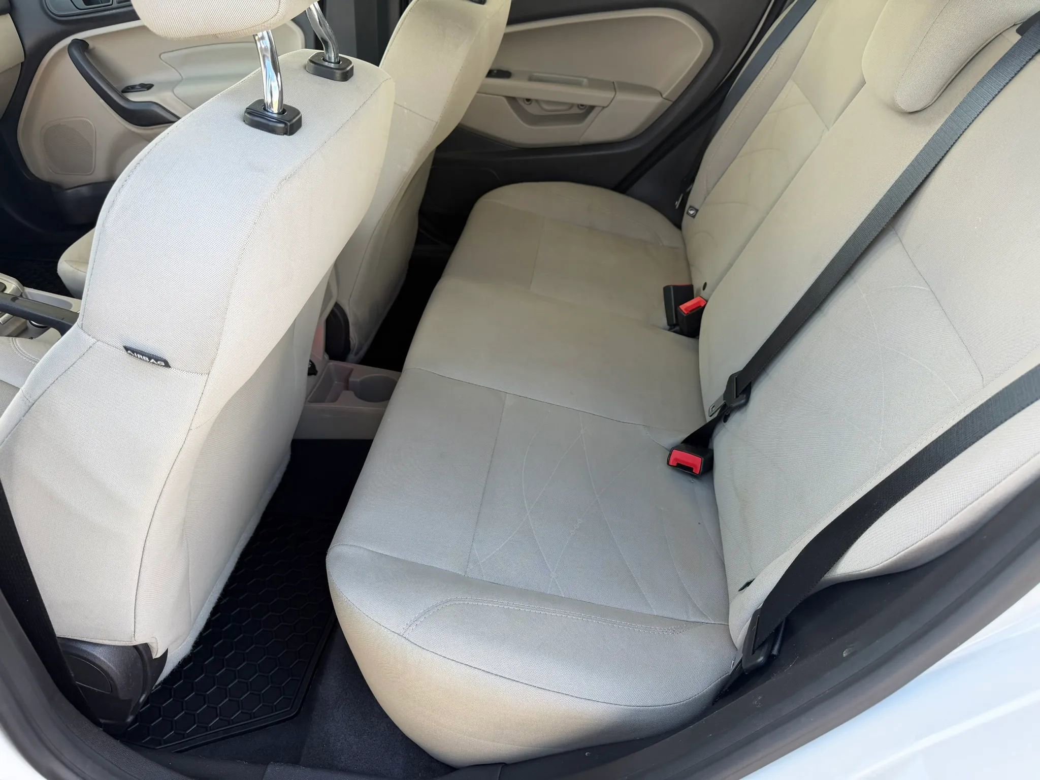Used 2018 Ford Fiesta SE FWD image 12