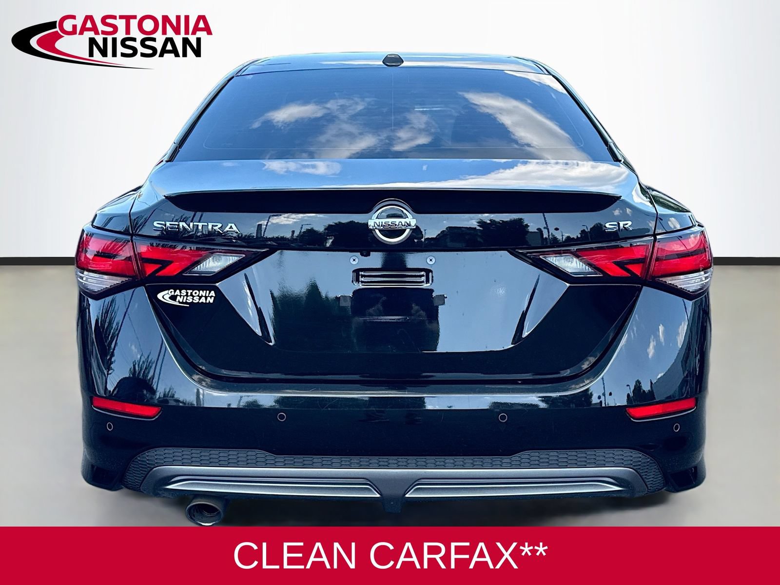 Used 2023 Nissan Sentra SR w/ Electronics Package FWD image 5