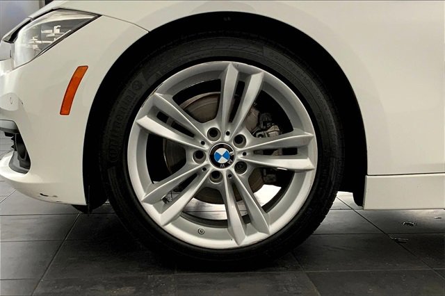 Used 2017 BMW 320i Sedan image 9