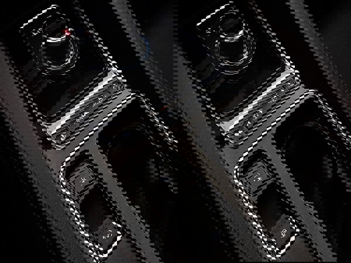 Used 2019 Jaguar F-PACE S image 31