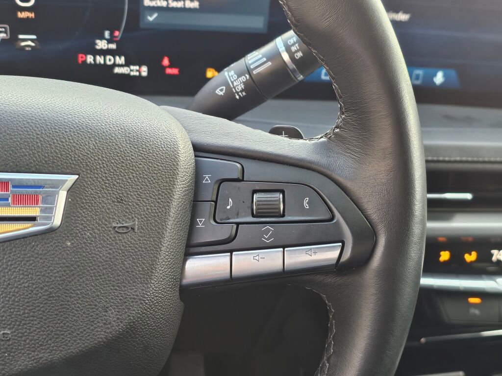 Used 2025 Cadillac XT4 Premium Luxury image 32