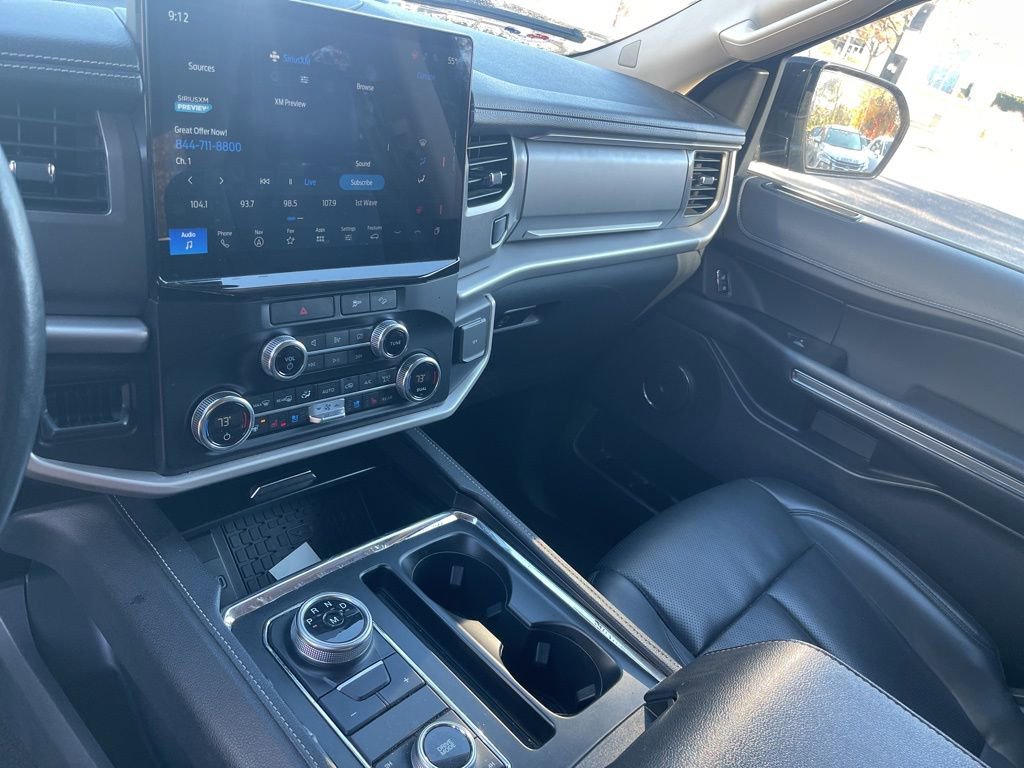 Used 2022 Ford Expedition XLT image 14