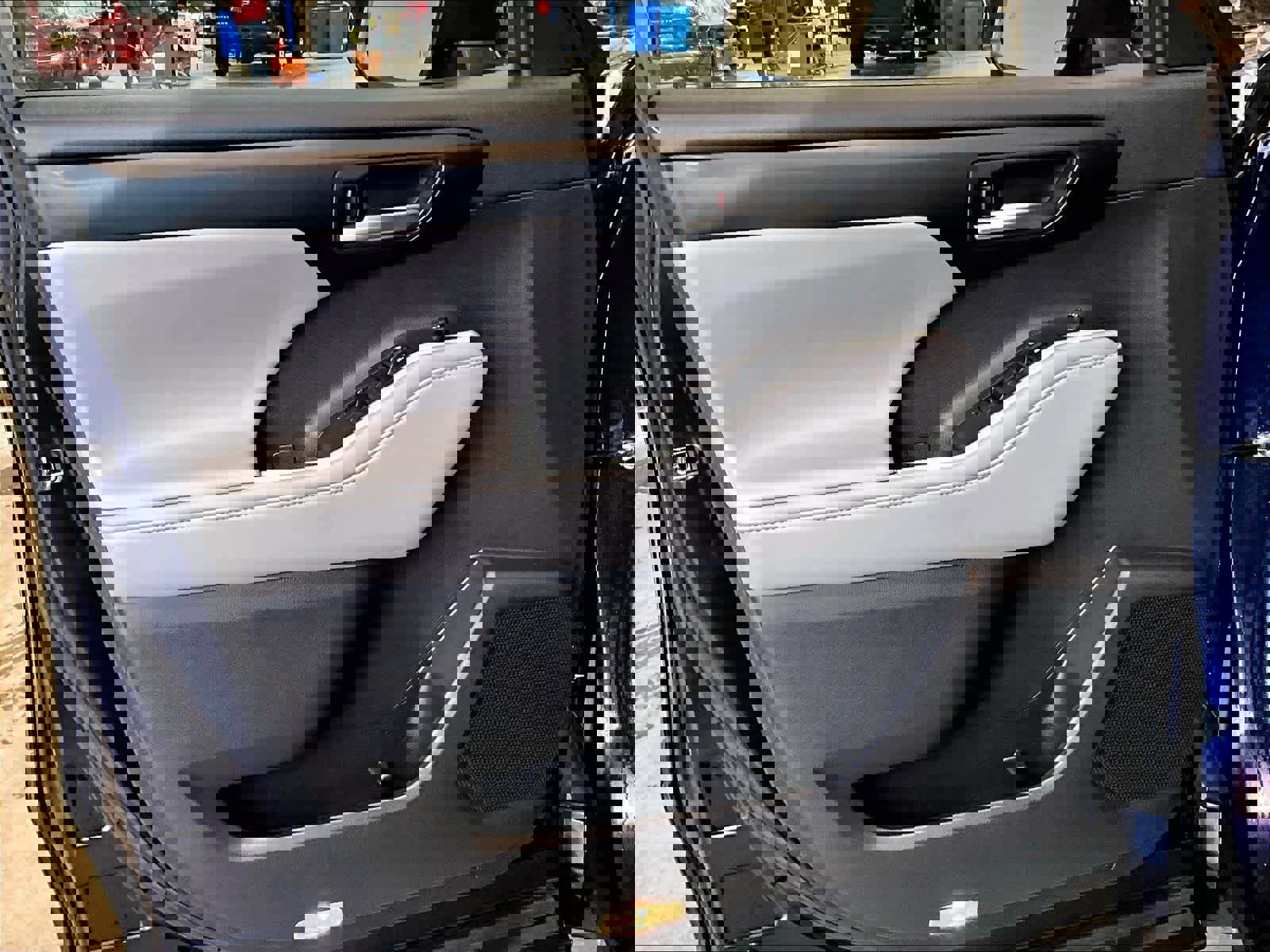 Used 2023 Toyota Highlander XLE image 9