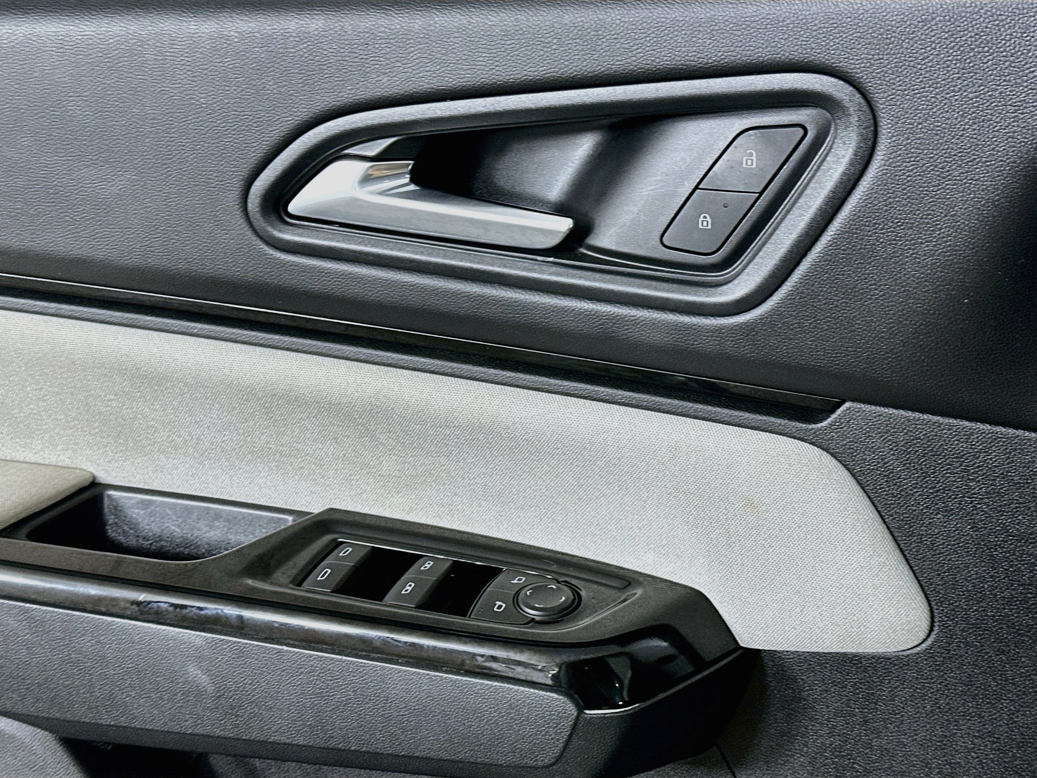 Used 2024 Honda Prologue EX image 15