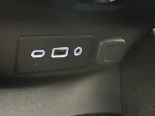 Used 2022 Chevrolet Malibu LS FWD image 25