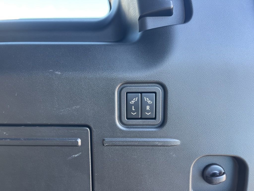 Used 2024 GMC Hummer EV 2X image 33