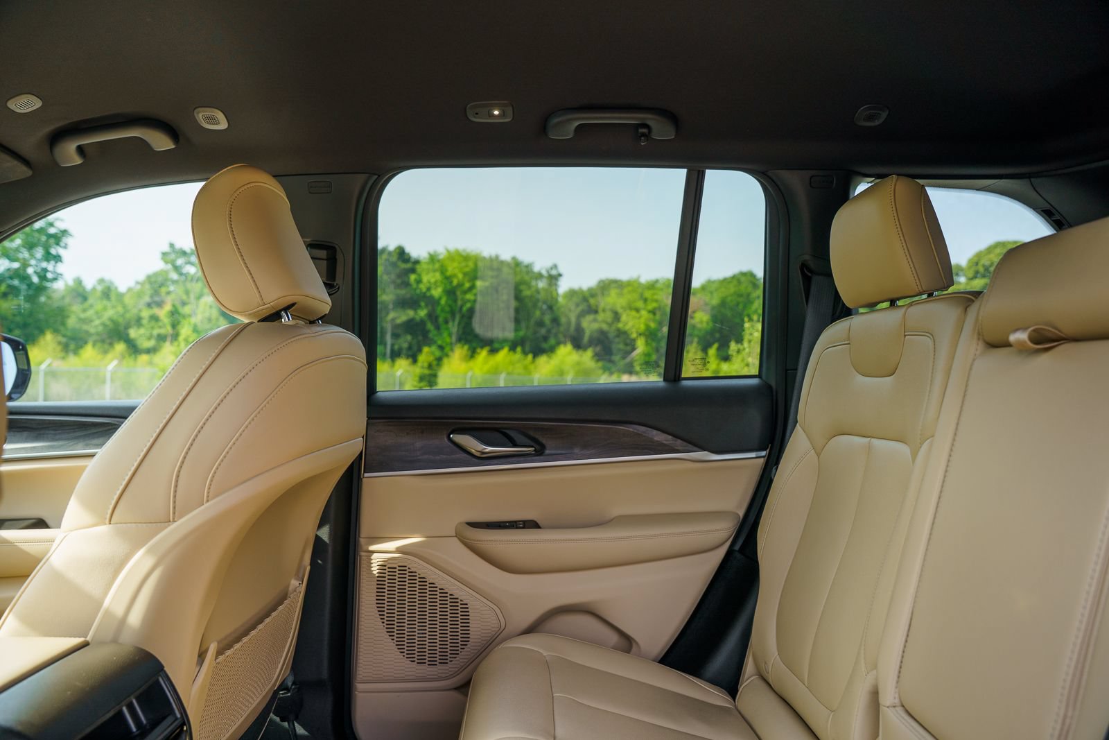 Used 2024 Jeep Grand Cherokee Limited RWD image 17