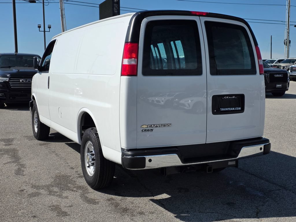 Used 2024 Chevrolet Express 3500 w/ Driver Convenience Package RWD image 5