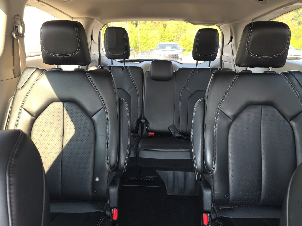 Used 2024 Chrysler Pacifica Touring-L FWD image 25