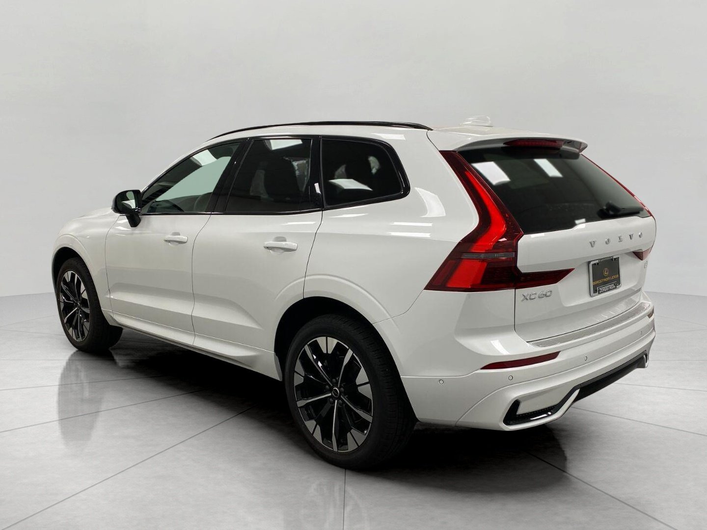 Used 2026 Volvo XC60 B5 Plus w/ Climate Package AWD/4WD image 8