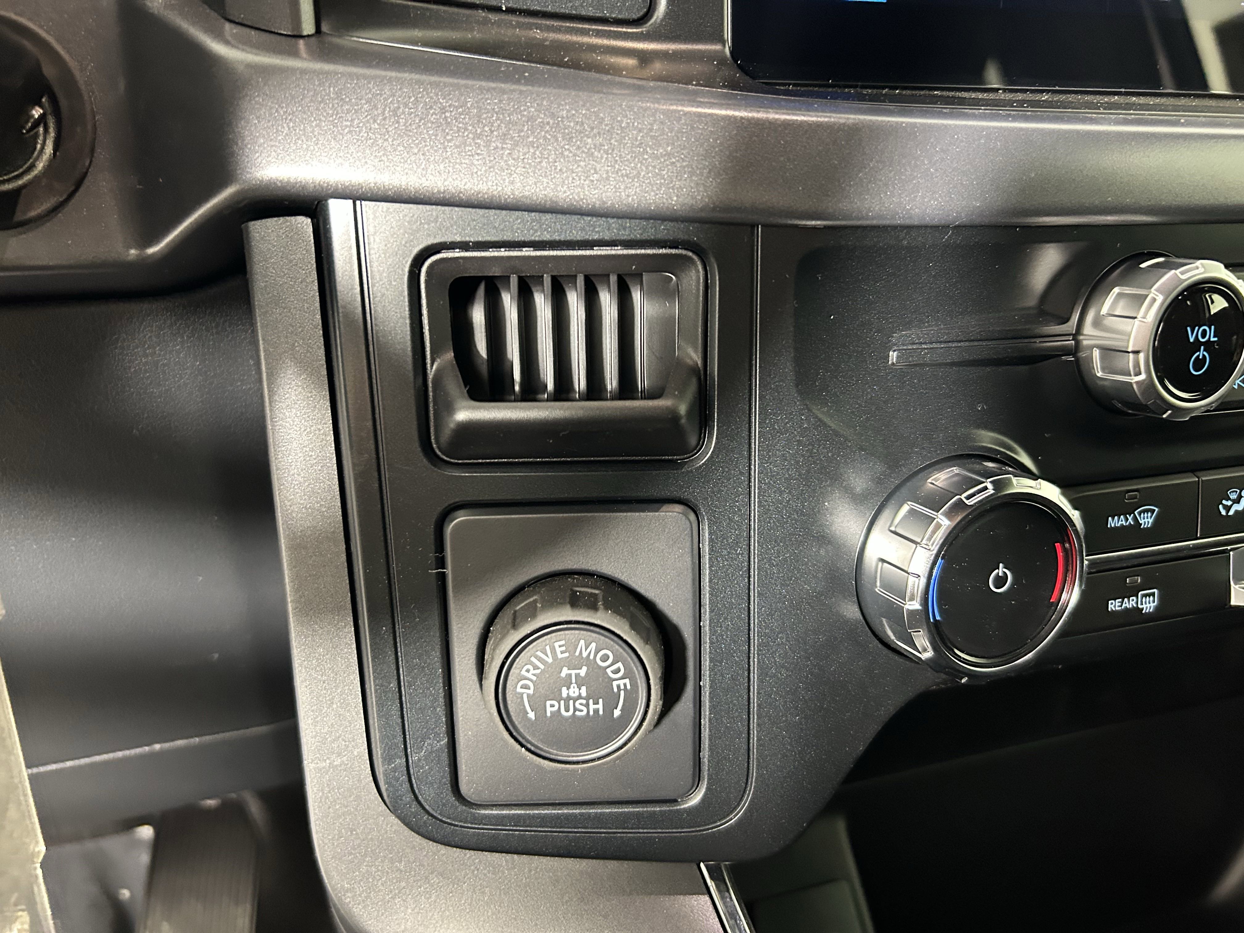 New 2025 Ford F150 XLT w/ Equipment Group 301A Standard image 25