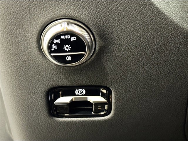 Used 2025 Mercedes-Benz GLC 300 4MATIC image 10